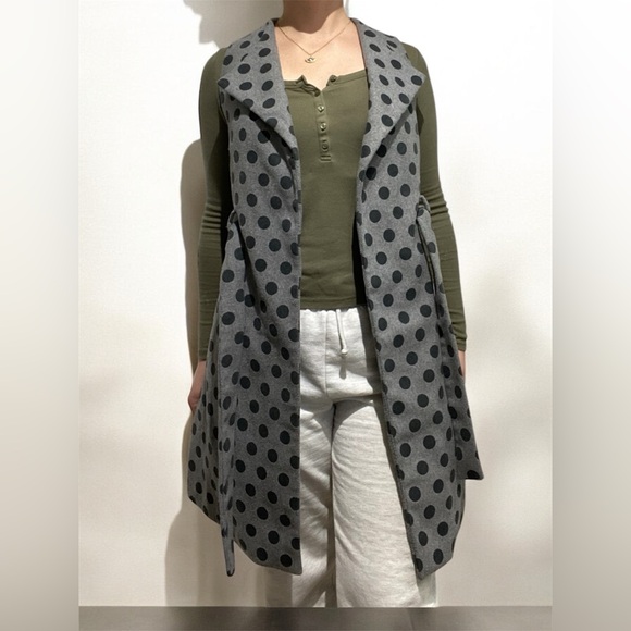 🔮 Polka dot vest size small but it also fits Medium 🔮 - Picture 4 of 4